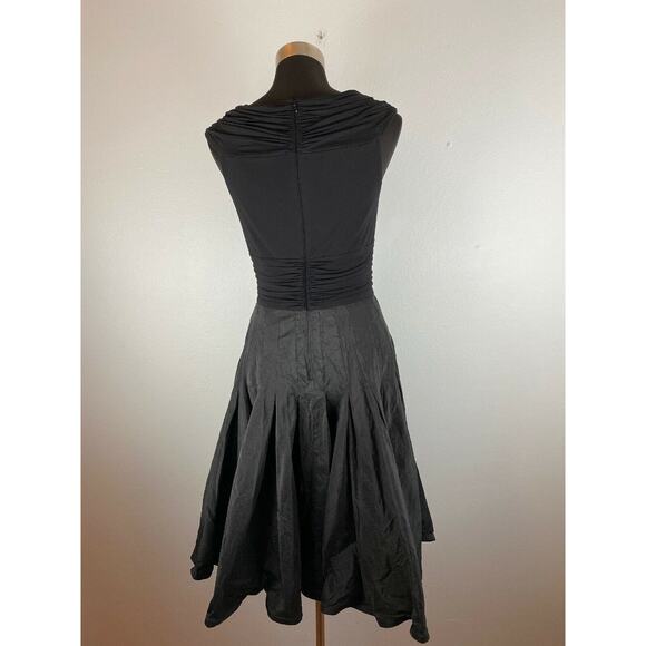 Tadashi Collection Fit Flare Cocktail Dress 8 M Black Sleeveless Ruched V-Neck - Picture 5 of 9
